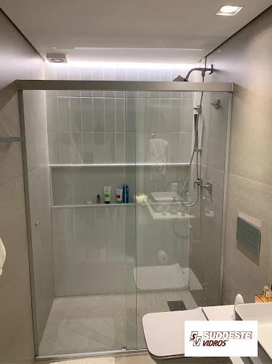 Pergolado de vidro residencial grande